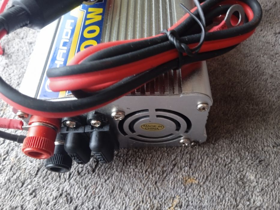 Продам инвертор12/220в