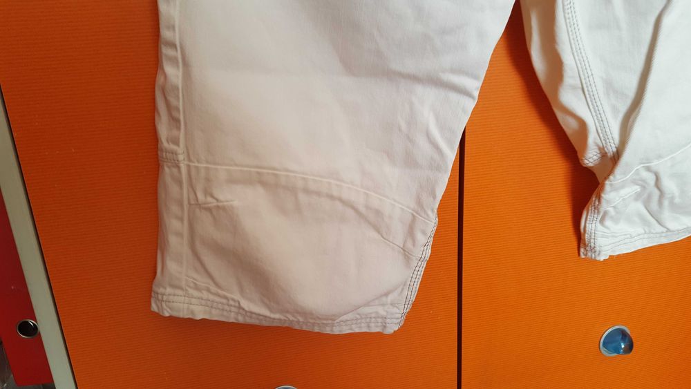 krótkie spodenki z białego  dżinsu rozmiar 54