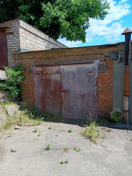 Гараж на Піонері 3.5*6. Світло Яма , погреб . Всі питання по телефону.