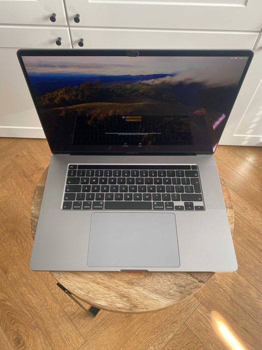 MacBook Pro 16" i9 2,4 8-Core 32Gb/2TB/Radeon5500m