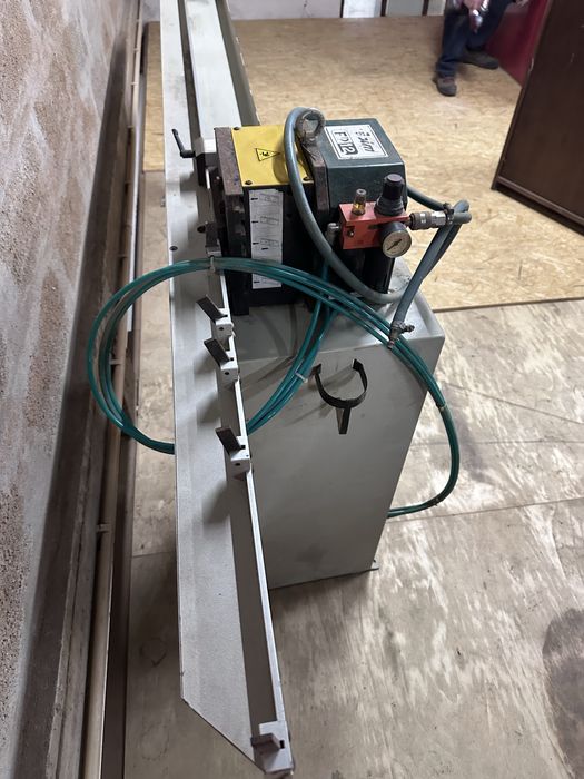 Puncionadora oscilo batente e cremone