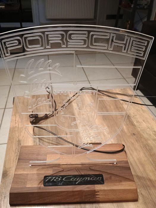 Porsche Cayman 718 lampka