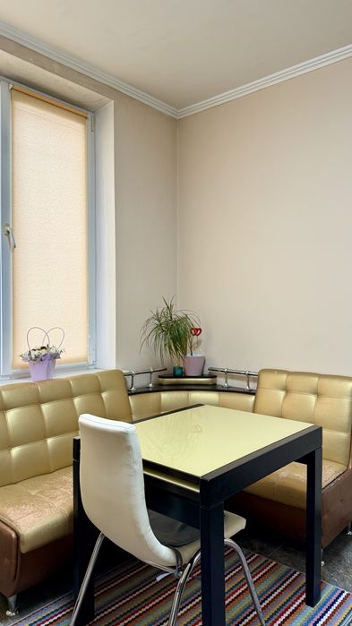 Продається двох поверхова квартира