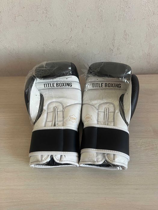 Боксерские перчатки TITLE Boxing Pro Style Leather Training Gloves 3.0