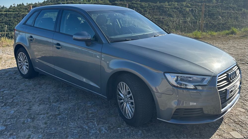 Audi A3 Sportback 1.6 TDI – Nacional – CarPlay – Travões Novos
