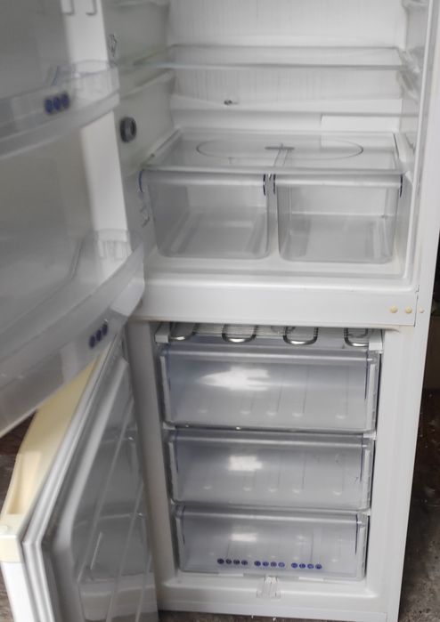 Sprzedam lodówko- zamrażarkę Whirpool