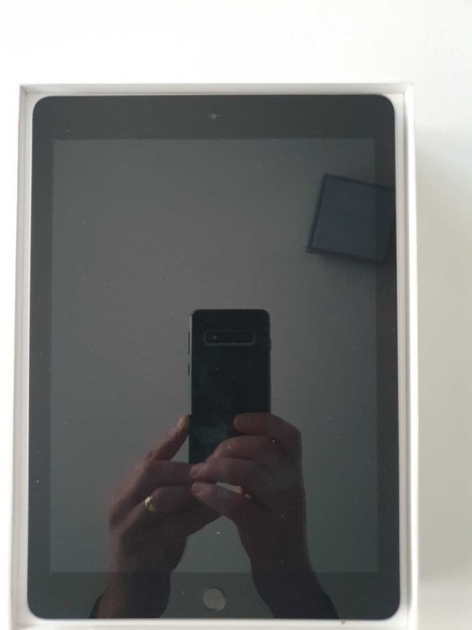 iPad 6a geração Wi-Fi 32 + Capa Ipad10"