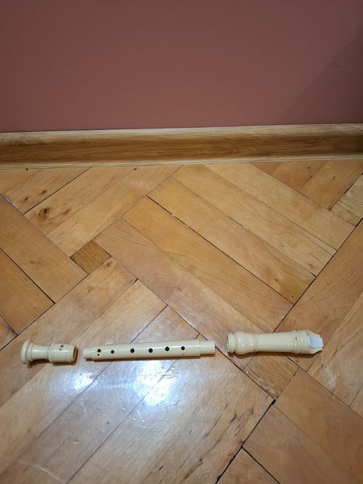 Flet prosty w bardzo dobrym stanie.