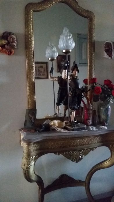 Credencia em talha Dourada.