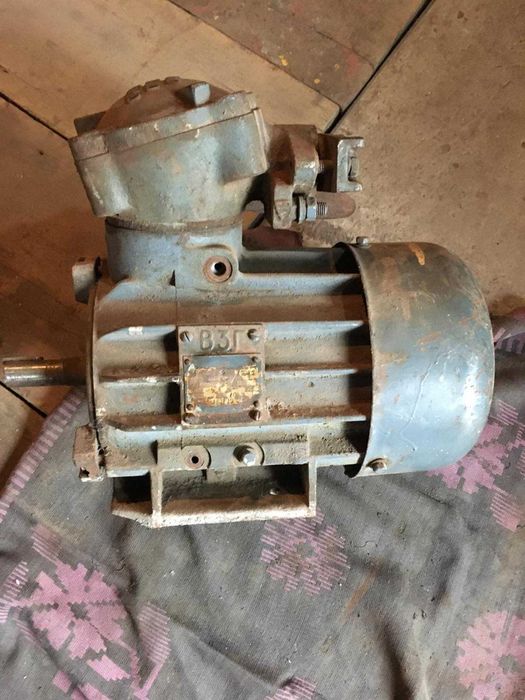 електродвигун елетродигатель2.2 киловат  940 оборотив тип вао