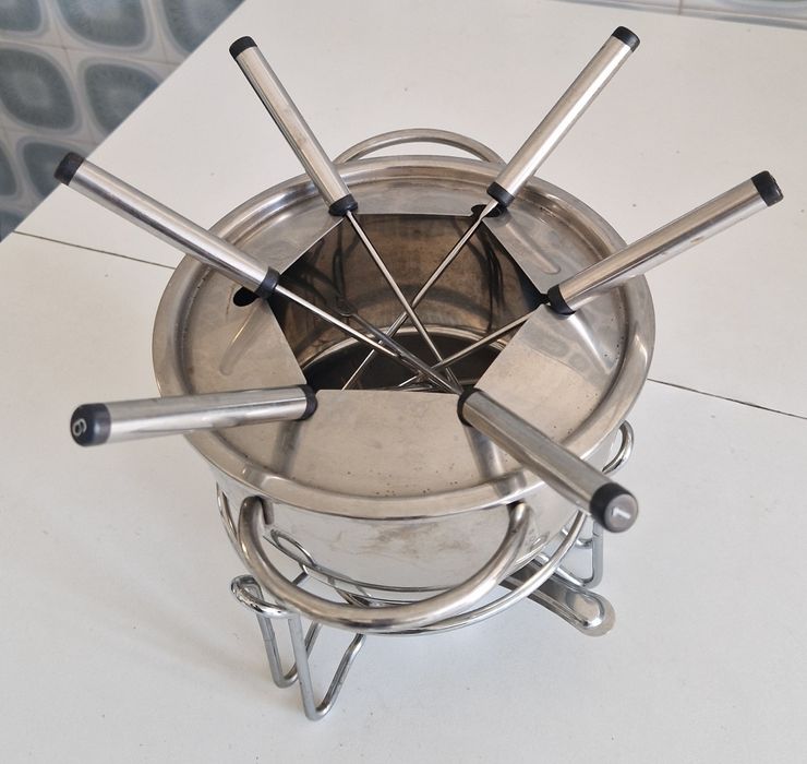 Fondue em inox com acessórios