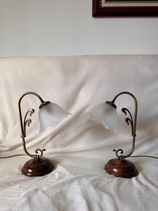 Candeeiros de Mesa Vintage (Par) – Estilo Romântico, Madeira e Vidro Fosco