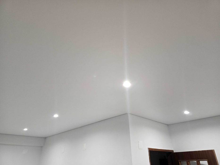 Tetos Falsos em PVC / Montagem Algueirão-Mem Martins • OLX.pt