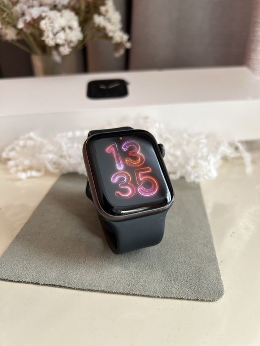 Apple Watch Series 5 | 44mm | GPS + Cellular (LTE) | Працює в Україні