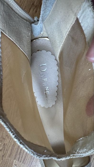 Продам босоножки