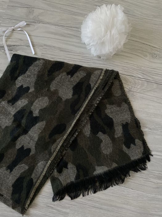 damski jesienny szal moro Stradivarius / szalik khaki damski na zimę