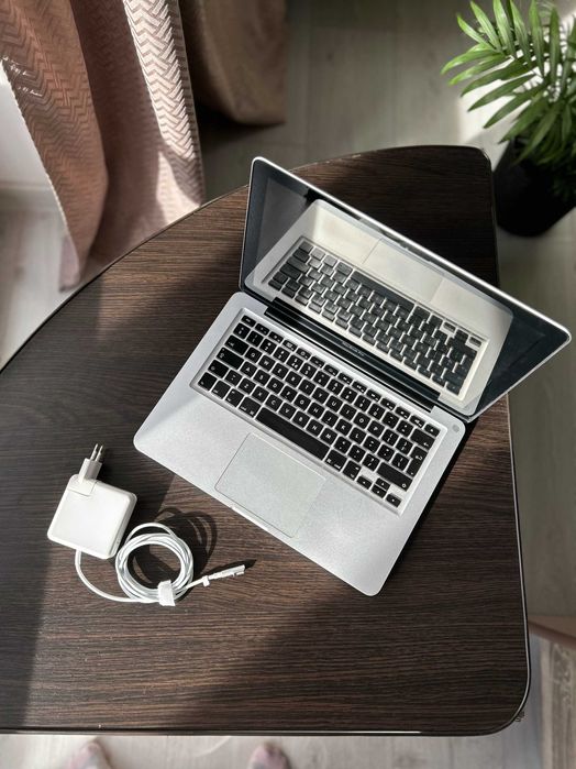 Продам Macbook Pro (13-дюймів, 2011 року)