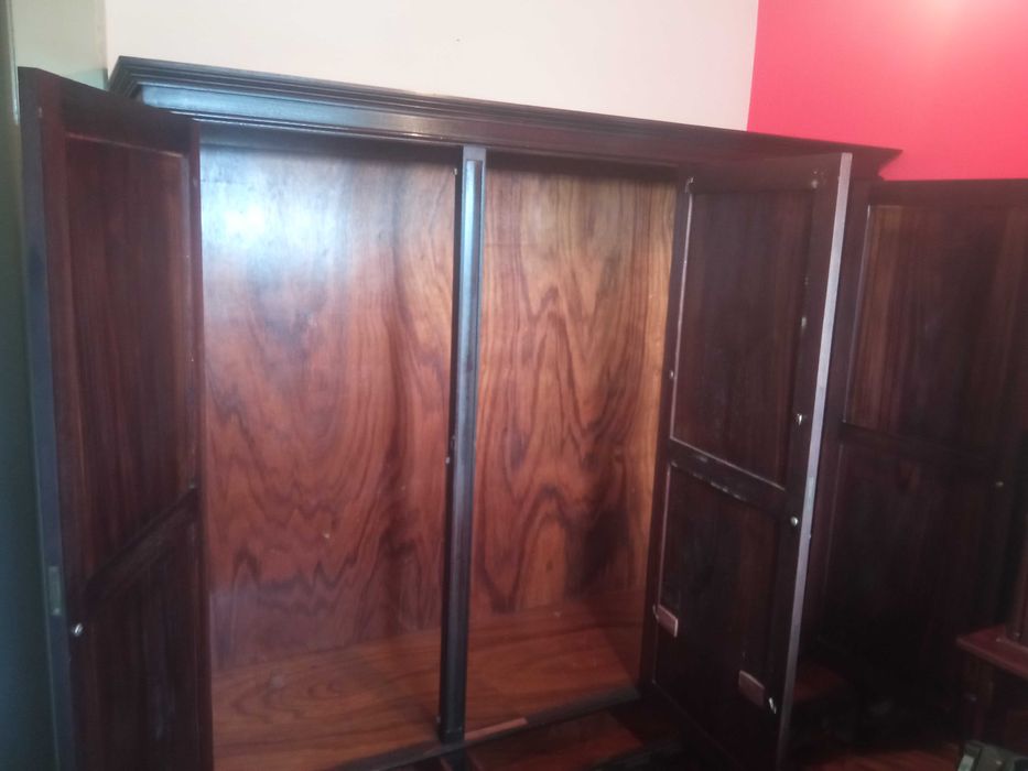 Guarda Vestidos Antigo Em Mogno