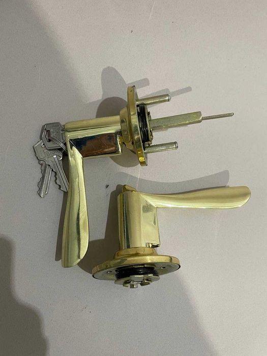 Ручка дверная с защелкой и ключами 3шт Бронза НОРА М