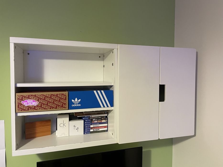 estante com portas  ikea