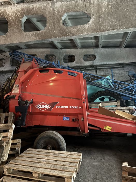 Видувач соломи Kuhn Primor 2060H.Подрібнювач соломи