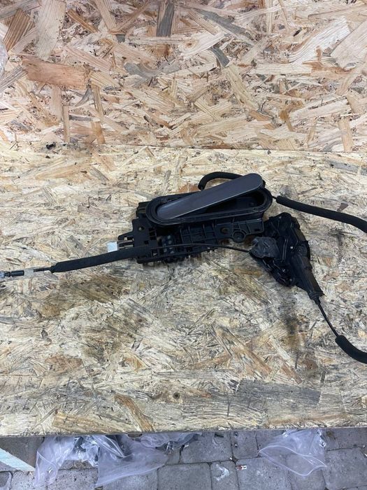 Ручка дверей Rivian