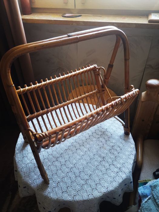 Koszyk  wiklinowy na gazety, książki