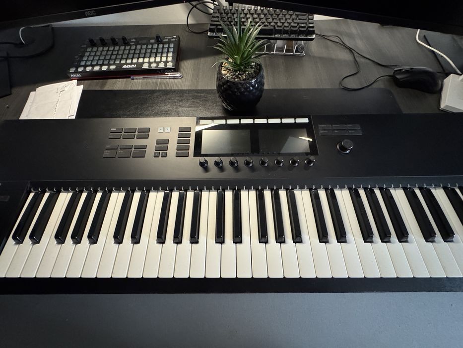 Teclado Native s-61 MKII e Software NI Komplete
