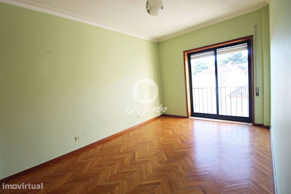 Apartamento T2, situado em Arcozelo, a 4km da Praia