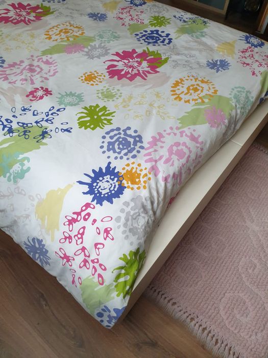 Cama casal excelente