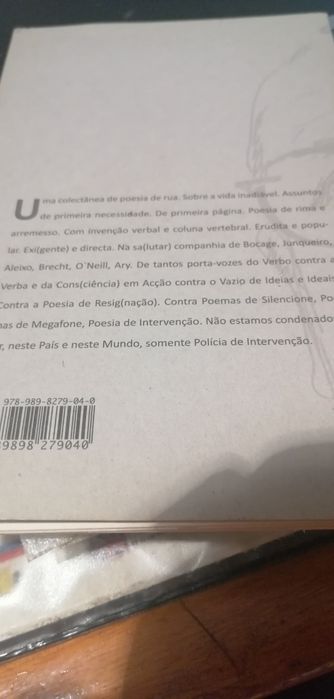 Livro " Poemas de Megafone"