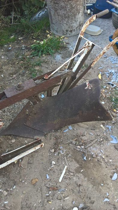 charrua antiga para decorar jardim