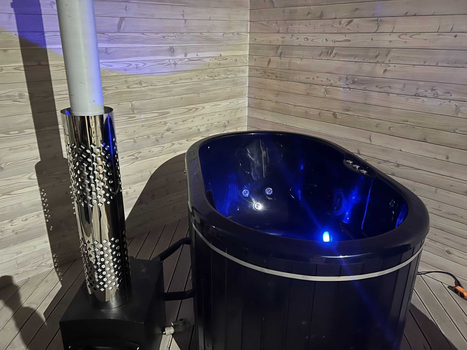 Сучасна стильна джакузи на дровах з гідромасажем. Vip SPA для дома
