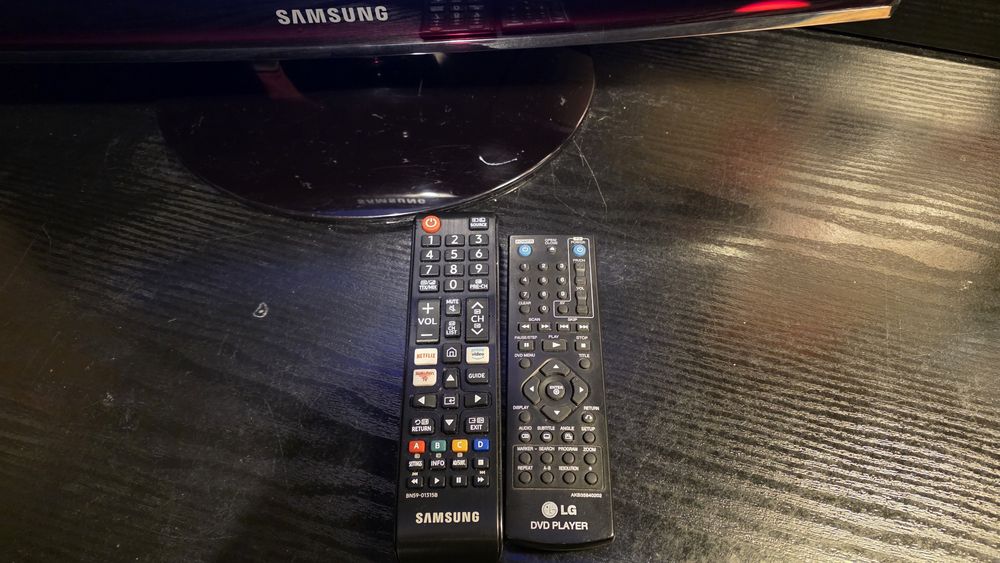 Telewizor Samsung 22 cale z funkcją monitora PC z pilotem