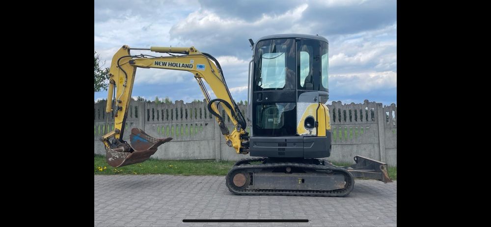 Minikoparka New Holland E30.2SR