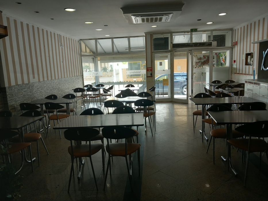 Vende-se Espaço Comercial, Quarteira A 70 Metros da Praia