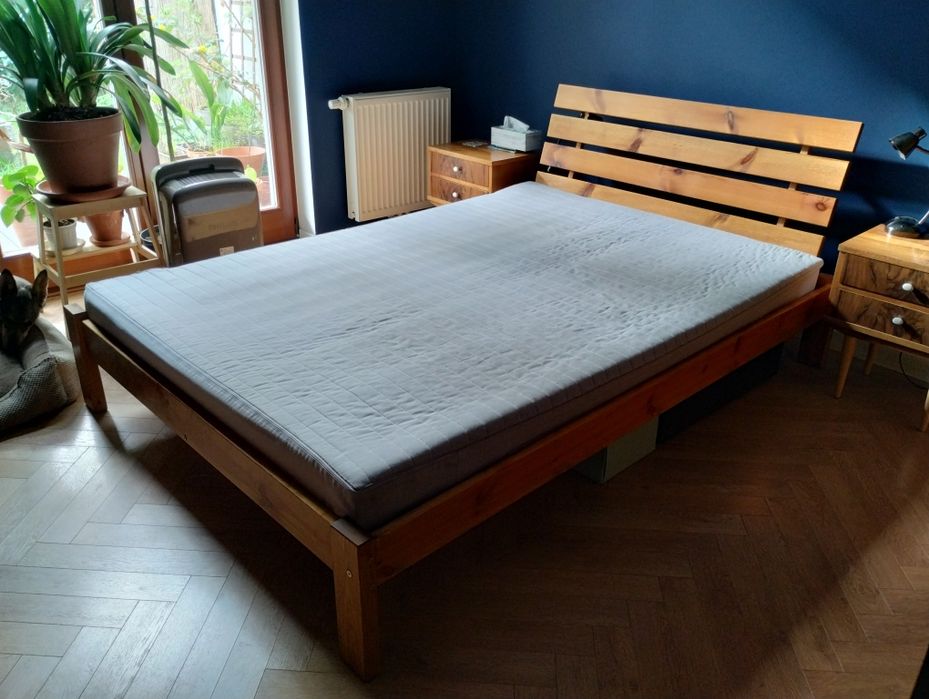 Łóżko drewniane + materac 140 X 200 cm