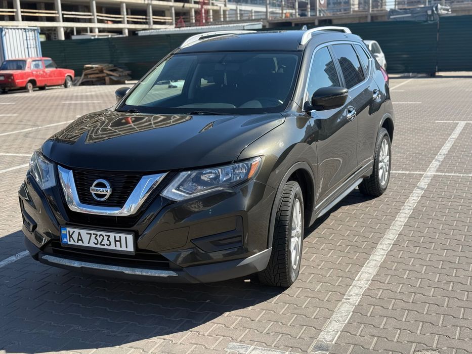 Автомобіль Nissan Rogue