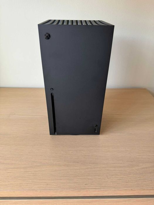 Xbox Series X with Controller and Original Box64284534932865123