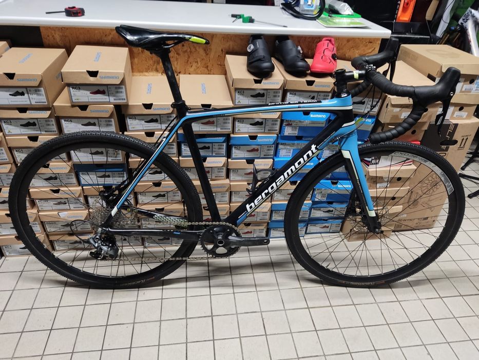 Bicicleta carbono 11x2v impecavel m