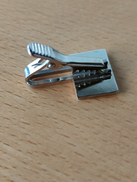 Alfinetes de gravata antigos "Petri".