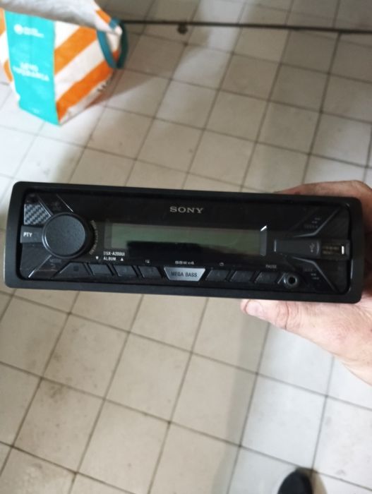 Caixa de som com amplificador e colunas, radio