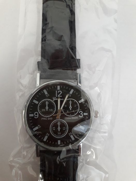 Czarny zegarek na rękę