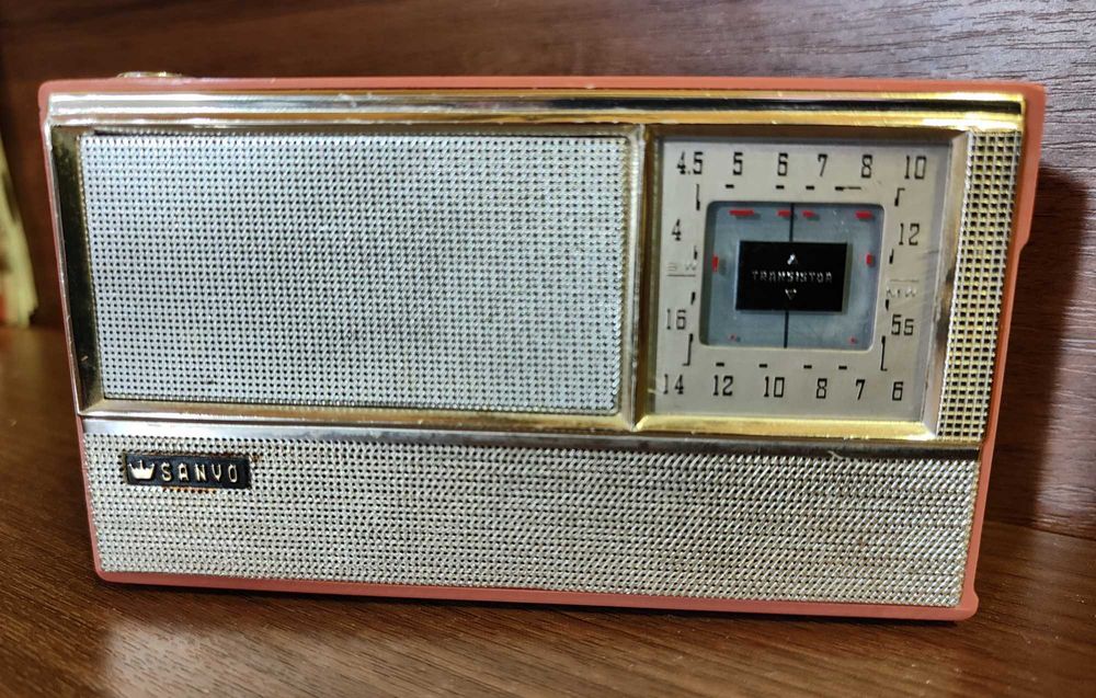 Вінтажний портативний радіоприймач Sanyo 7S-P11 SW/MW, 1963р.ПРАЦЮЄ!