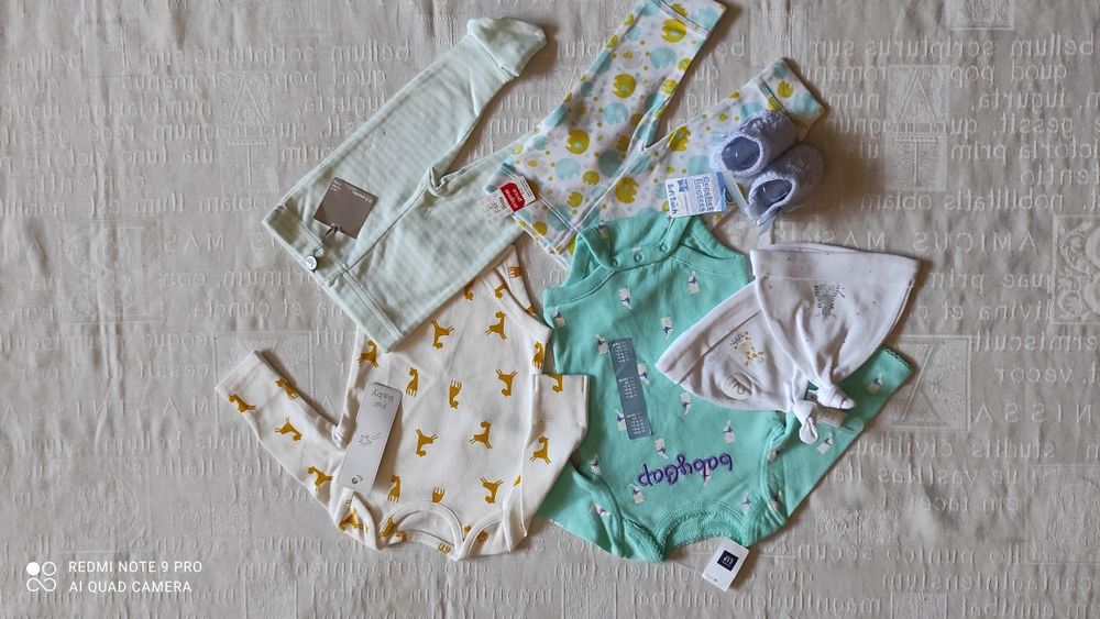 Новый комплект GAP 0-3 мес на выписку, бодик штанишки шапочки