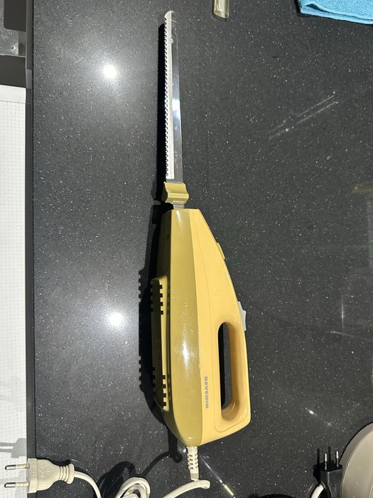 Faca eletrica de cortar pao e carne