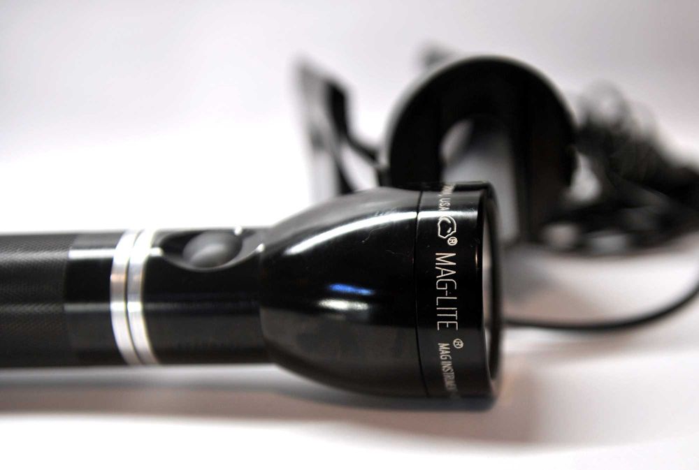 Lanterna MAGLITE recarregável com carregador