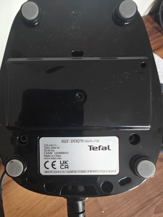 ręczna parownica do ubrań (steamer) Tefal Access Steam Force model DT8270