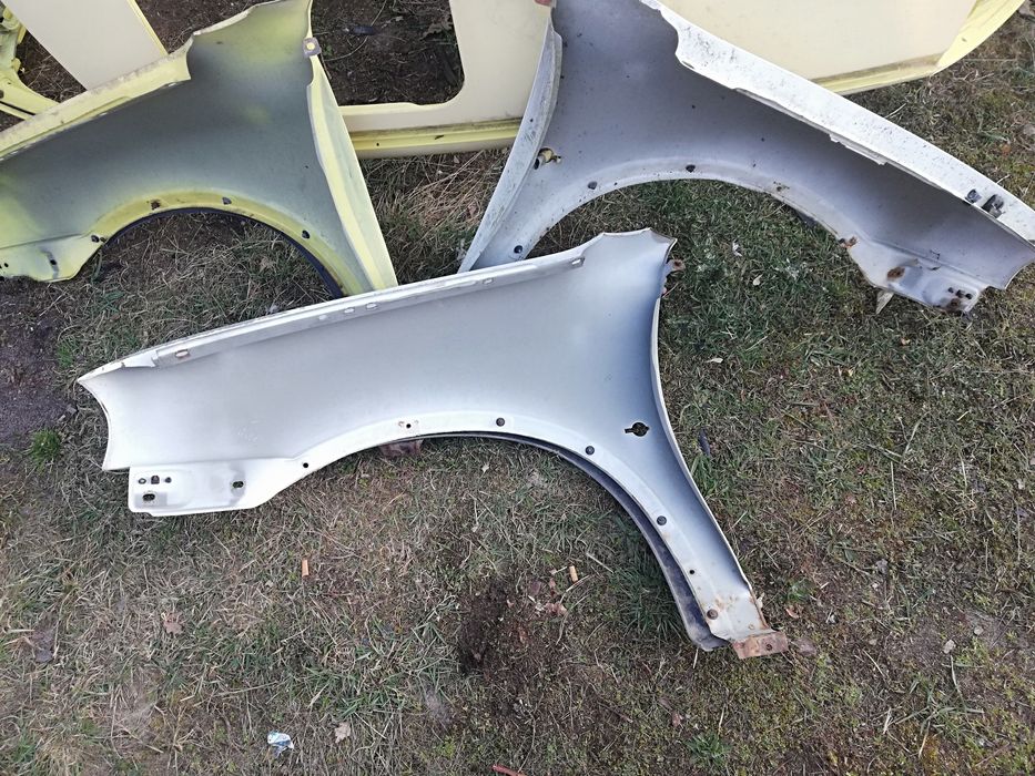 Corsa B błotnik przód stn db