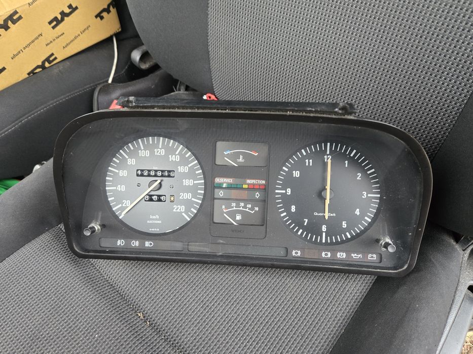 Licznik Zegary Bmw 5 e28 518i 1.8 benzyna 81- 88r 136- 97- 11.9 Europa